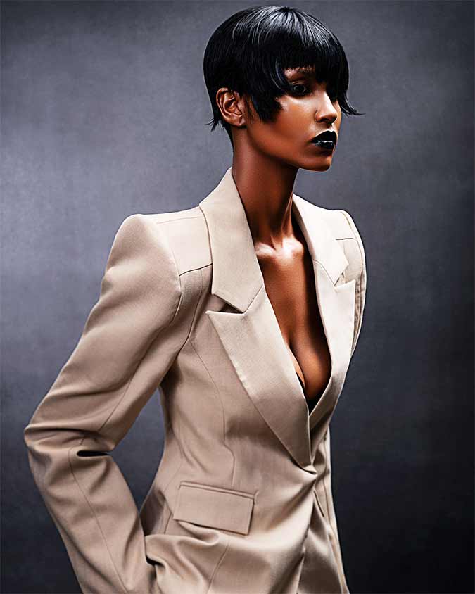capelli corti neri. short black hair.