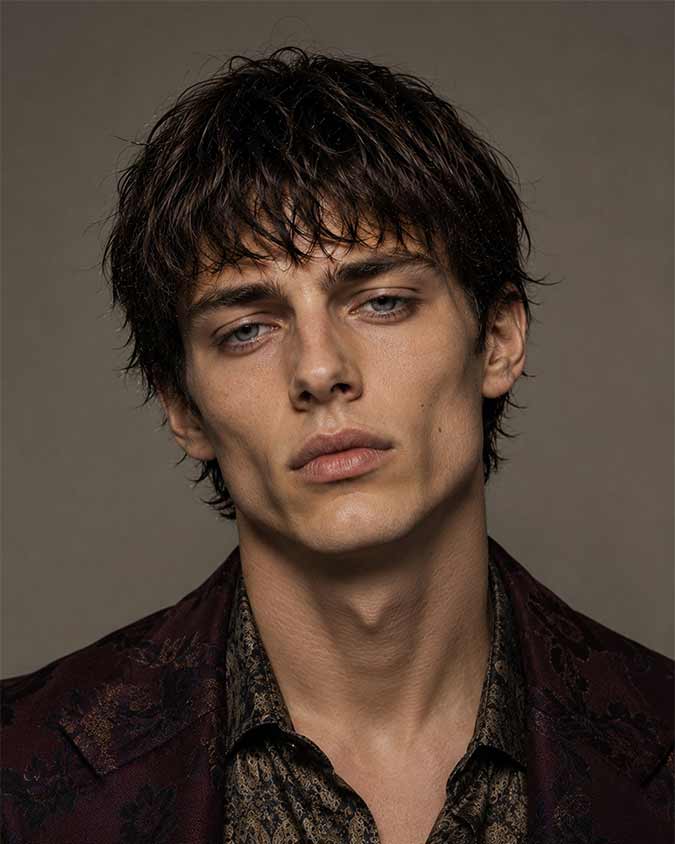 capelli castani corti. short brown hair.